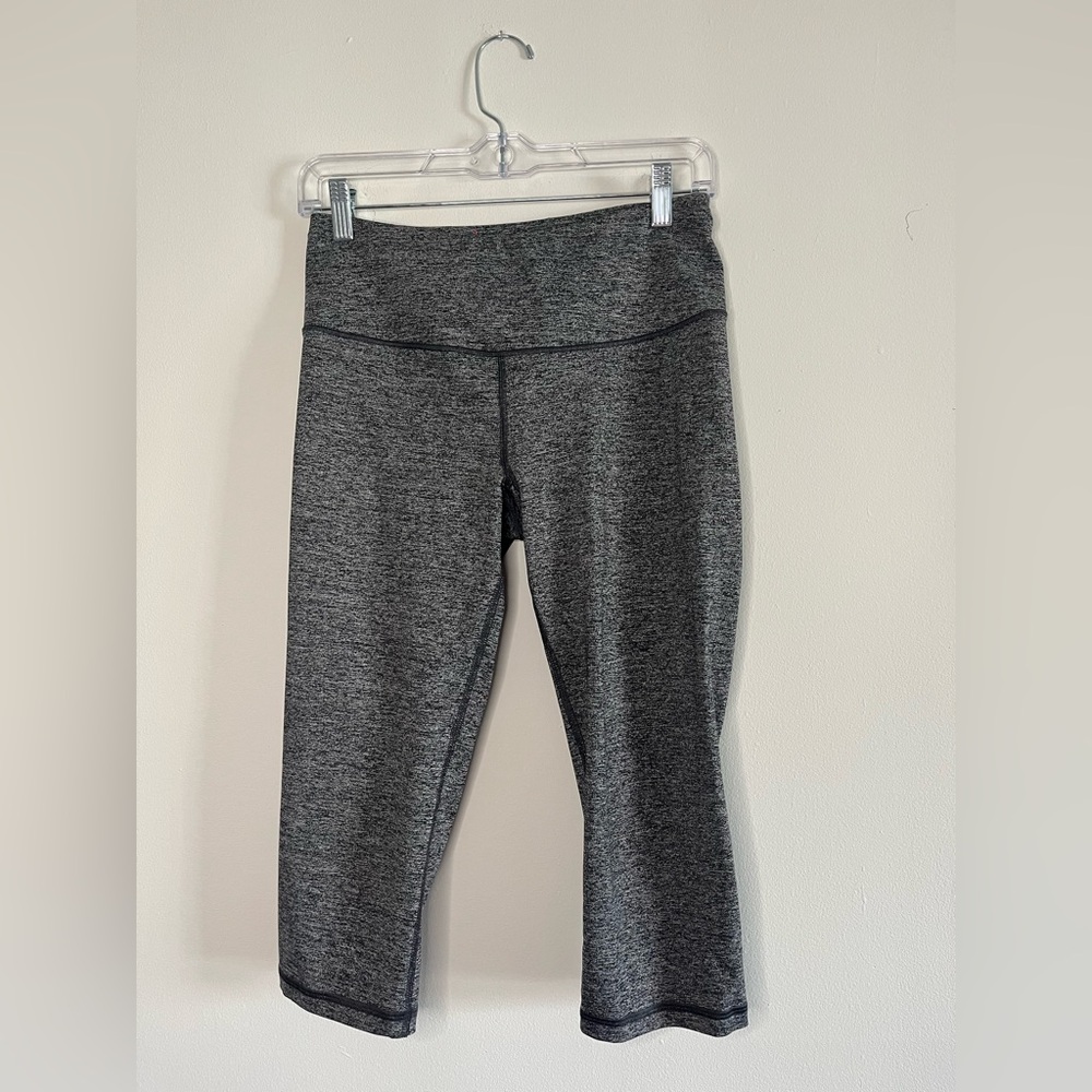 NWOT Knockout by Victoria’s Secret VSX Cropped Leggings Dark Gray Size Small